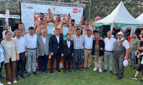 540. Geleneksel Kızıldağ Karakucak Güreşleri'nin Kazananı Mehmet Çelebi