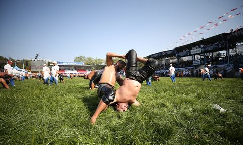 65. Kurtdereli Mehmet Pehlivan Yağlı Güreşleri Başladı