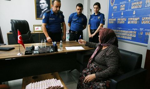 Adana'da Çöpe Atılan Altınlar Bulundu