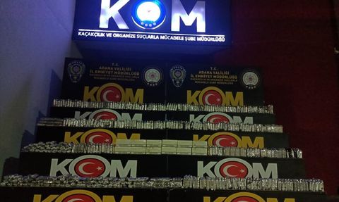 Adana'da Gizli Bölmede 990 Elektronik Sigara Ele Geçirildi