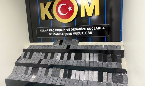 Adana'da Tırda Kaçak Cep Telefonu Operasyonu