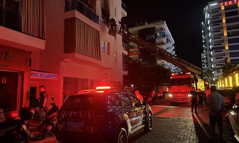 Alanya'da Apartman Dairesinde Yangın Çıktı