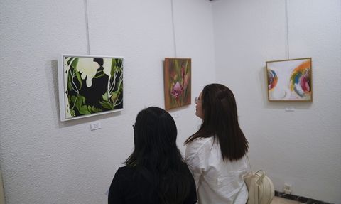 Ankara'da 'Işığı Kucaklamak' Sergisi Açıldı