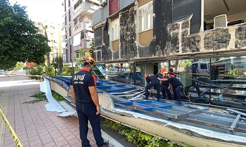 Antalya'da Dış Cephe Kaplaması Düştü