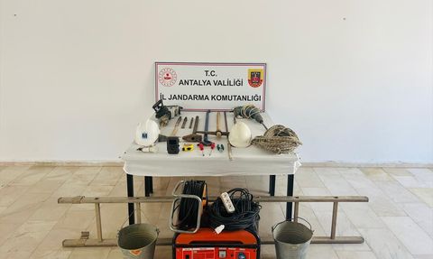 Antalya'da Kaçak Kazı Yaparken Yakalanan 4 Şüpheli