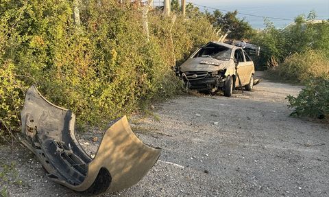 Antalya'da Şarampole Devrilen Araçta Sürücü Yaralandı