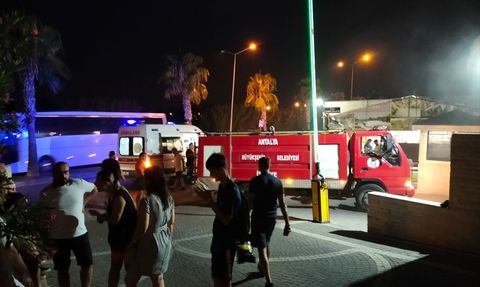 Antalya'daki Otel Yangınında Bir Kişi Dumandan Etkilendi