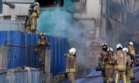 Arnavutköy'de Fabrikada Yangın: İtfaiye Ekipleri Müdahale Ediyor