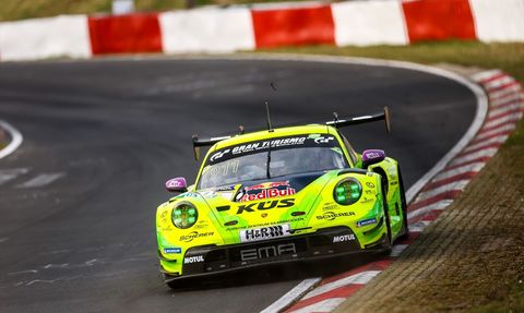 Ayhancan Güven Almanya'da GT World Challenge Yarışında