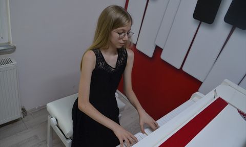 Aylin Kılıç: Türkiye'nin Müziğini Dünyaya Tanıtan Genç Yetenek