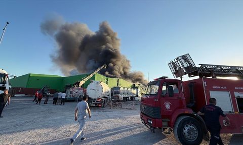 Balıkesir'de Süt Ürünleri Fabrikasında Yangın Çıktı