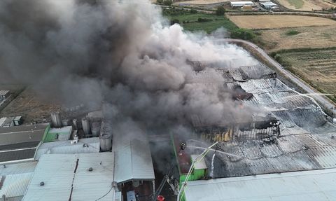 Balıkesir'deki Fabrika Yangınında Güvenlik Kamerası Görüntüleri Ortaya Çıktı