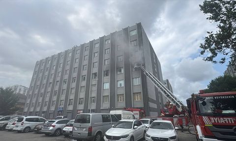 Başakşehir'deki Çorap İmalathanesinde Yangın