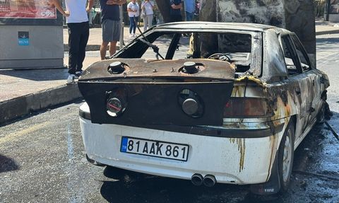 Beşiktaş'ta Otomobil Yangını Kontrol Altına Alındı