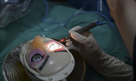 Beyoğlu Göz Hastanesi'nde Mikrocerrahi Eğitim Laboratuvarı Açıldı