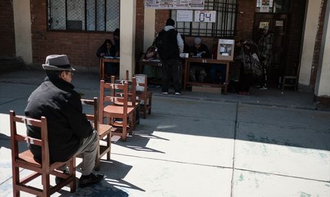 Bolivya'da Devlet Başkanı Seçimi İçin Oy Kullanma Süreci Başladı