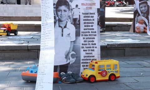 Bursa'da İmam Hatip Öğrencilerinin Gazze İçin Sessiz Tiyatro Gösterisi