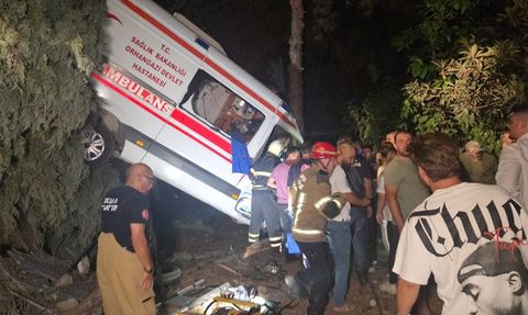 Bursa'daki Kaza: Ambulans ile Kamyonet Çarpıştı