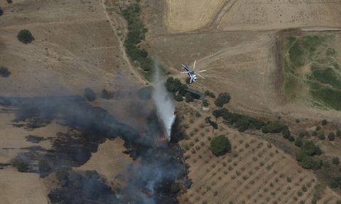 Çanakkale'de Zirai Alan Yangınına Müdahale Devam Ediyor