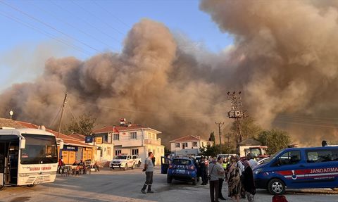 Çanakkale Gelibolu'daki Orman Yangınına Müdahale Devam Ediyor