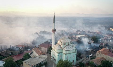 Çanakkale'nin Bayramiç İlçesindeki Orman Yangınına Müdahale Devam Ediyor