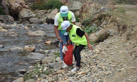 Çocuklardan Örnek Davranış: İki Kardeş Çevre Müfettişi Oldu