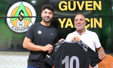 Corendon Alanyaspor'da 4 Yeni Transfer İçin İmza Töreni Düzenlendi