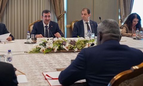 Cumhurbaşkanı Yardımcısı Yılmaz ve Kongo Başbakanı Makosso'nun Görüşmesi