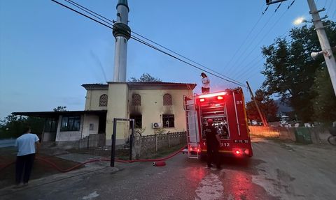 Düzce'de Bir Camide Yangın Çıktı