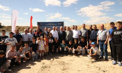 Edirne'de Gölete 30 Bin Pullu Sazan Salındı