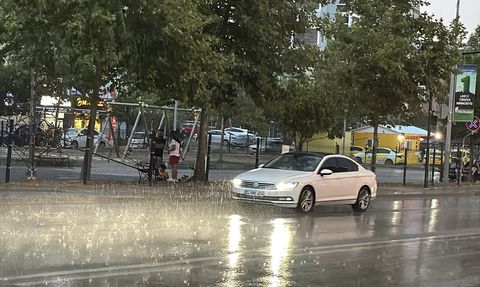 Edirne'de Kısa Süreli Sağanak Yağış