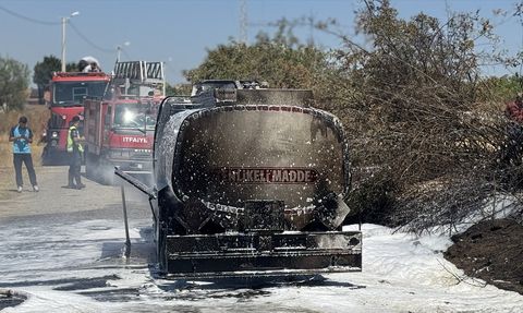 Edirne'de Seyir Halindeki Akaryakıt Tankerinde Yangın Çıktı