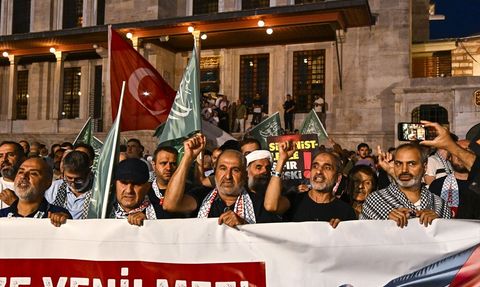 Fatih'te Filistin İçin Yürüyüş Düzenlendi