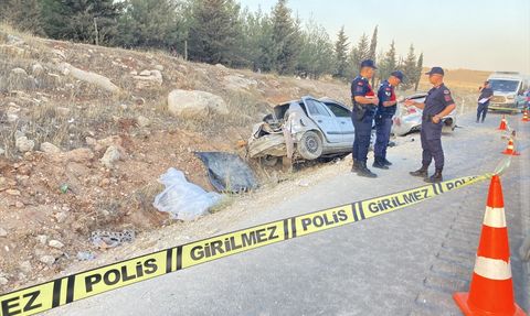 Gaziantep'te İki Otomobilin Çarpıştığı Kazada 3 Kişi Hayatını Kaybetti