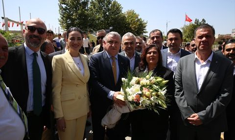 Gençlik ve Spor Bakanı Osman Aşkın Bak, Aydın Büyükşehir Belediyesi'ni Ziyaret Etti