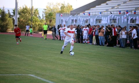 Gençlik ve Spor Bakanı Osman Aşkın Bak Aydın'da Gösteri Maçında Forma Giydi