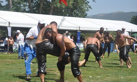 Gölcük Yaylası Yağlı Güreşleri'nde Erkan Taş Şampiyon Oldu