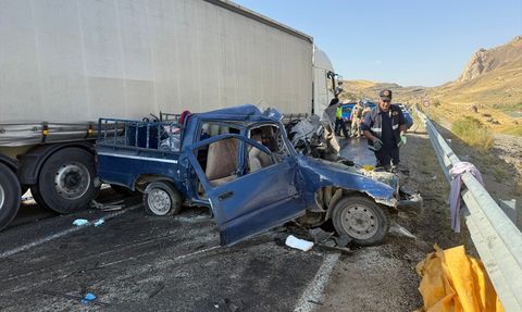 Hakkari'de Kaza: 4 Kişi Hayatını Kaybetti