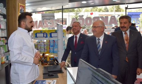 Hakkari'de Türkiye Yüzyılı Buluşmaları: Milli Savunma Bakanı Güler Açıklamalarda Bulundu
