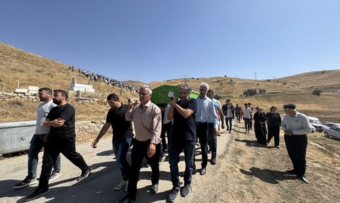 Hakkari'deki Trajik Kazanın Ardından 5 Aile Üyesinin Cenazesi Defnedildi