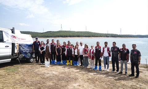 İstanbul'da 3.7 Milyon Sazan Yavrusu Suya Salındı