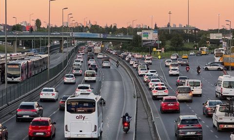 İstanbul'da Akşam Saatlerinde Trafik Yoğunluğu