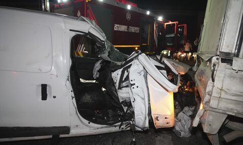 İstanbul'da Trafik Kazası: 3 Yaralı