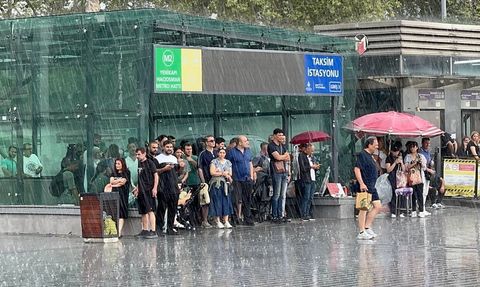 İstanbul'da Yerel Sağanak Yağışlar Etkili Oldu