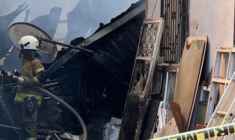 İzmir'de Ev Yangını Kontrol Altına Alındı