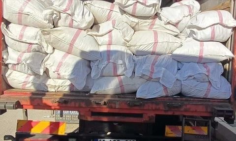 İzmir'de Kaçakçılık Operasyonu: 4 Şüpheli Gözaltında