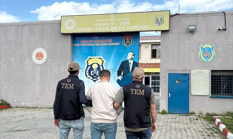 Kars'ta FETÖ hükümlüsü tankla çıkarken yakalandı