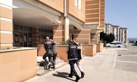 Kastamonu'da Uyuşturucu Operasyonu: İki Şüpheli Tutuklandı