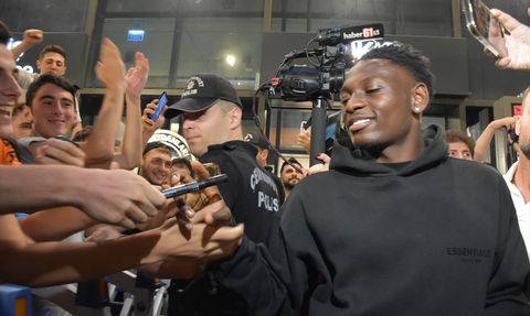 Kazeem Olaigbe Trabzon'a Gelerek Trabzonspor ile Anlaştı