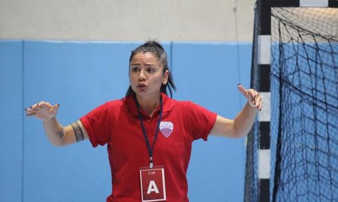 Kübra Akçayoğlu: İşitme Engelli Sporcuların Antrenörlüğünü Yapan Hentbolcu